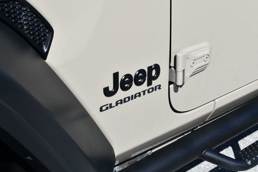 Used 2020 Jeep Gladiator Sport w/ Trailer Tow Package image 11