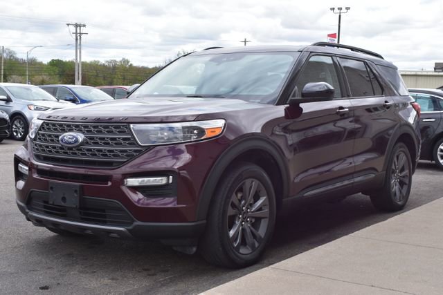 Used 2022 Ford Explorer XLT w/ Equipment Group 202A AWD/4WD image 14