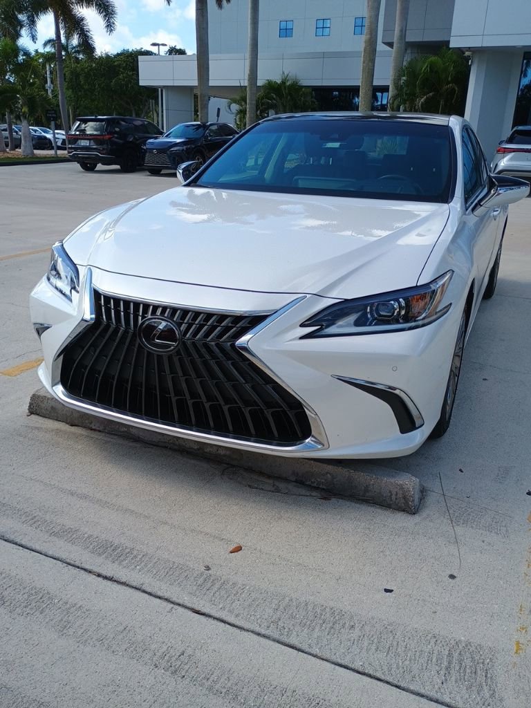 Used 2024 Lexus ES 350 w/ Technology Package FWD image 4