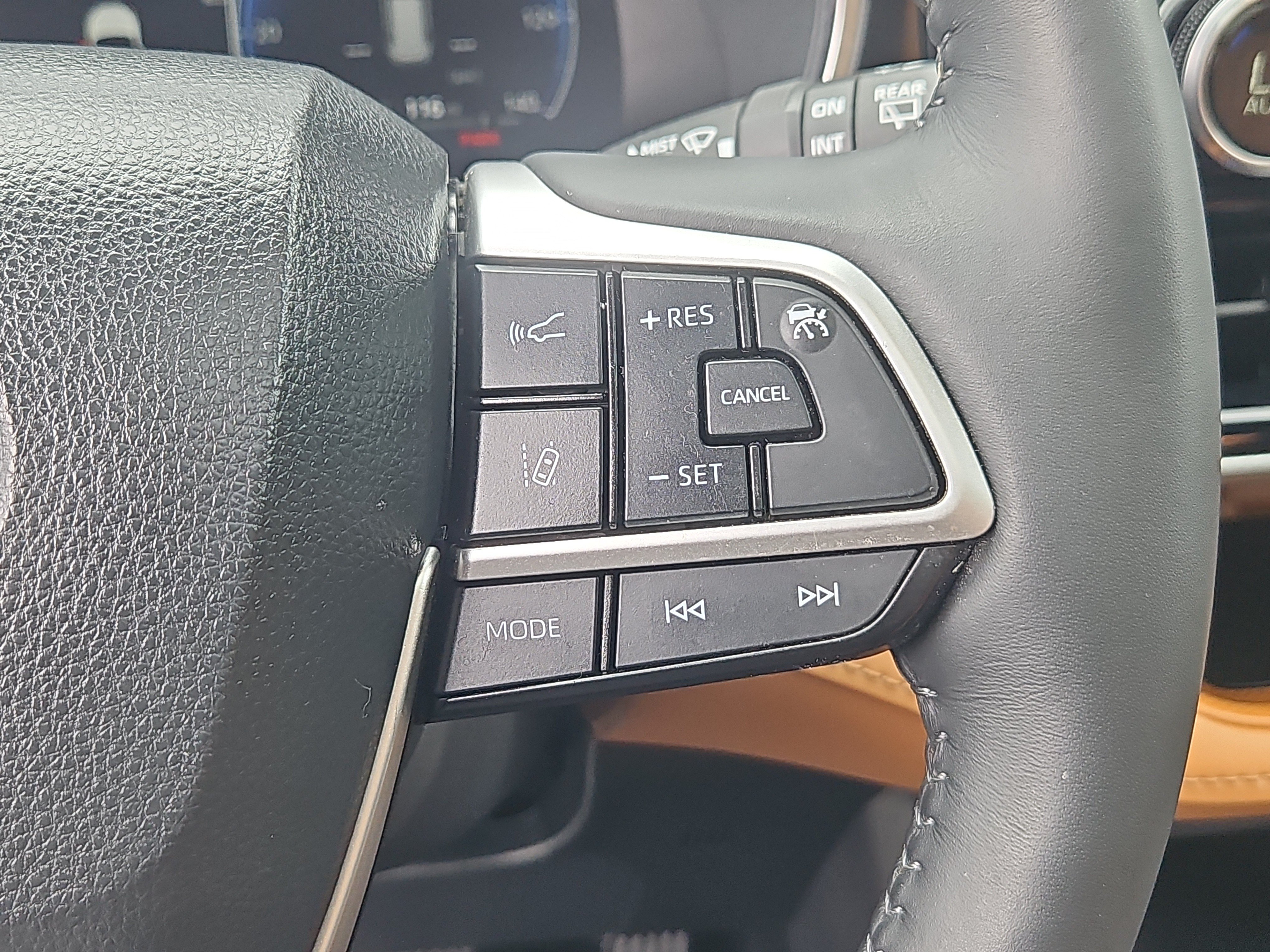Used 2023 Toyota Highlander Platinum AWD/4WD image 21