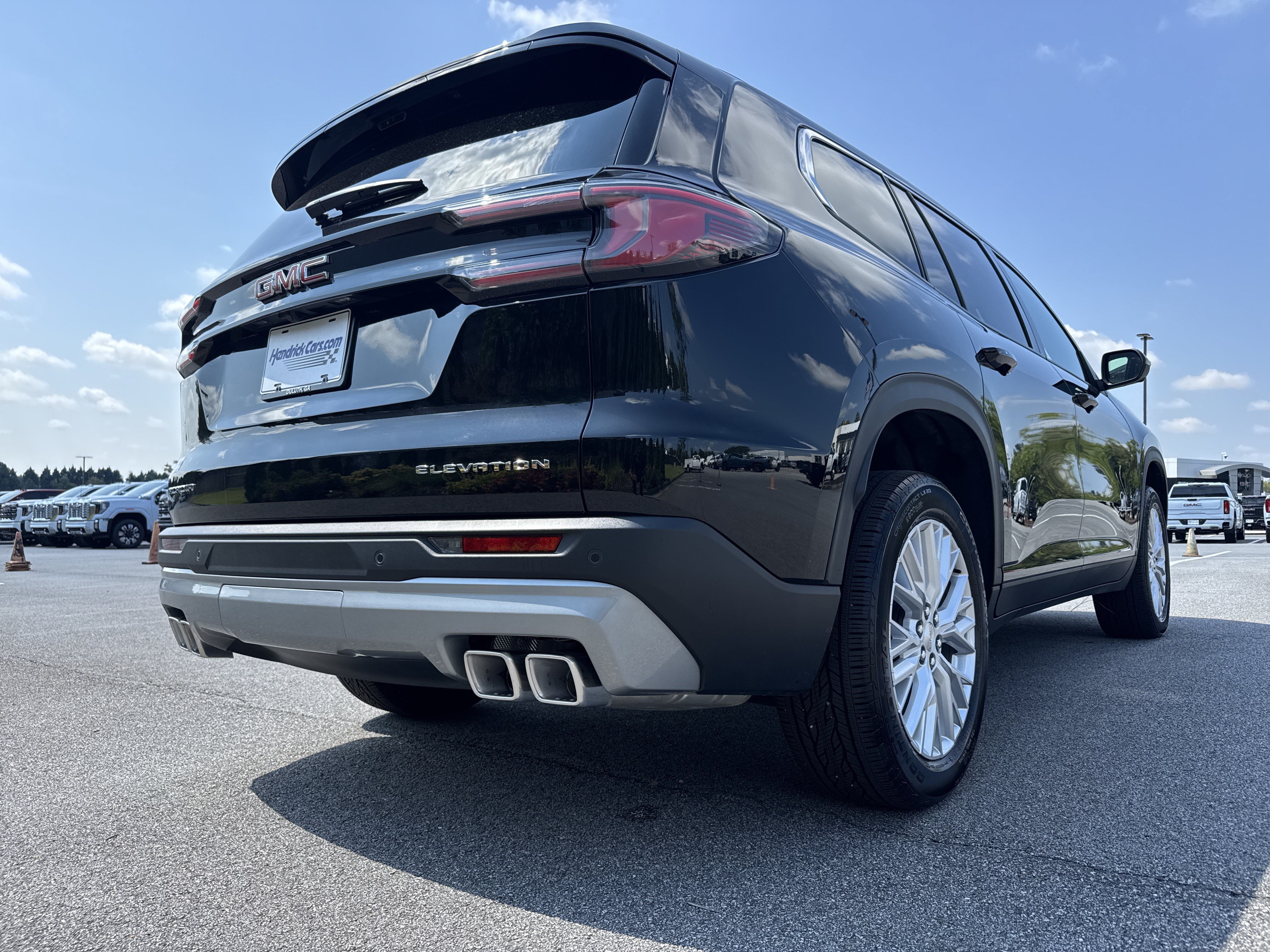 Used 2026 GMC Acadia Elevation w/ Elevation Premium Package FWD image 10