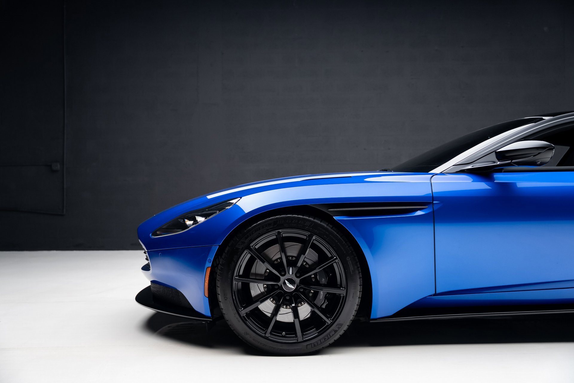 Used 2020 Aston Martin DB11 AMR image 21