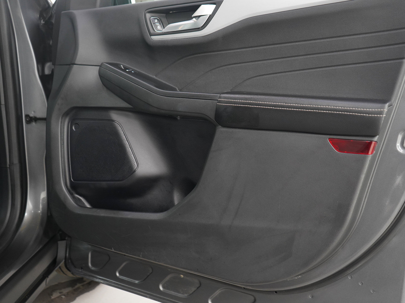 Used 2023 Ford Escape Platinum AWD/4WD image 9