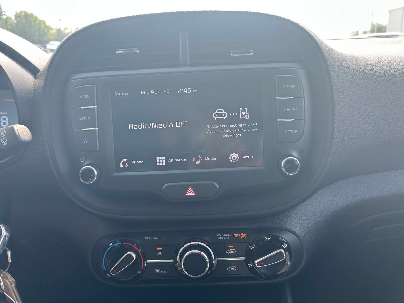 Used 2025 Kia Soul LX w/ LX Technology Package FWD image 14