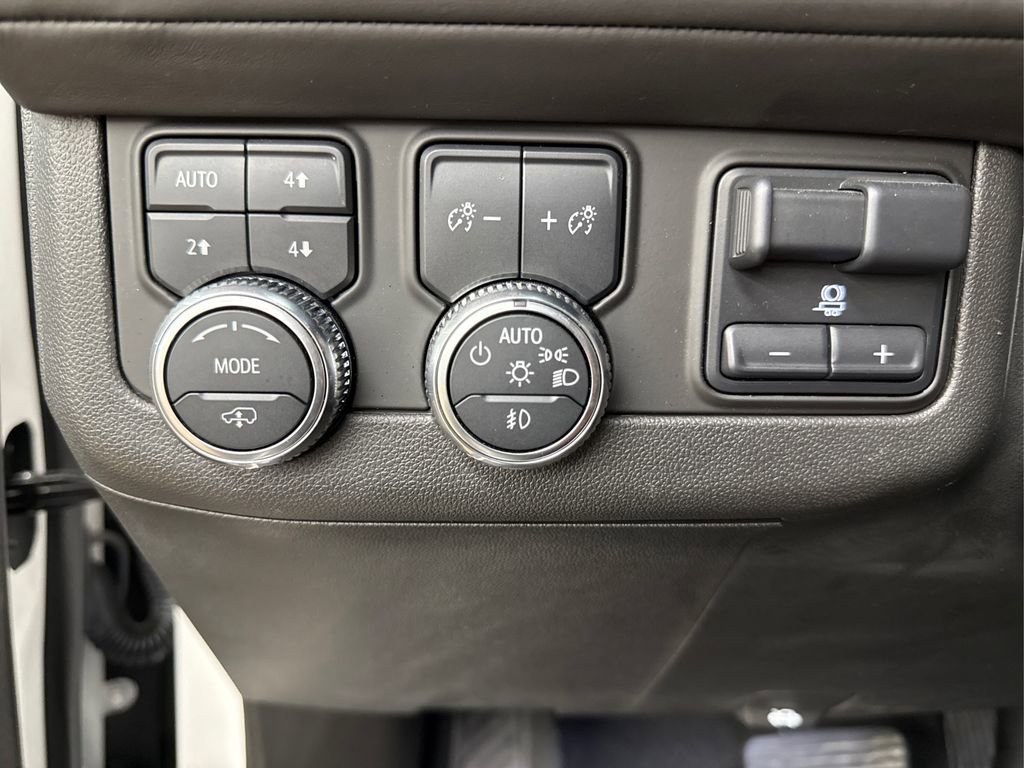 Used 2023 GMC Yukon Denali Ultimate image 29