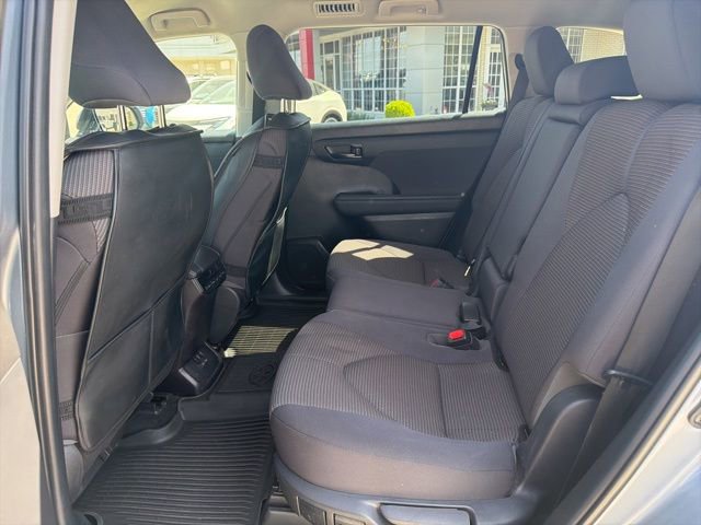 Used 2022 Toyota Highlander LE image 11