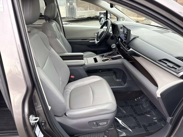 Used 2021 Toyota Sienna XLE w/ XLE Plus Package image 9
