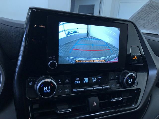 Used 2023 Toyota Highlander XLE image 29