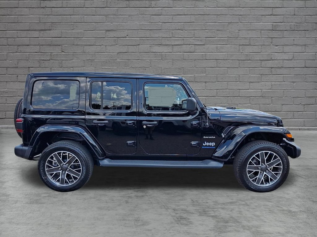 Used 2023 Jeep Wrangler Unlimited Sahara w/ Cold Weather Group AWD/4WD image 13