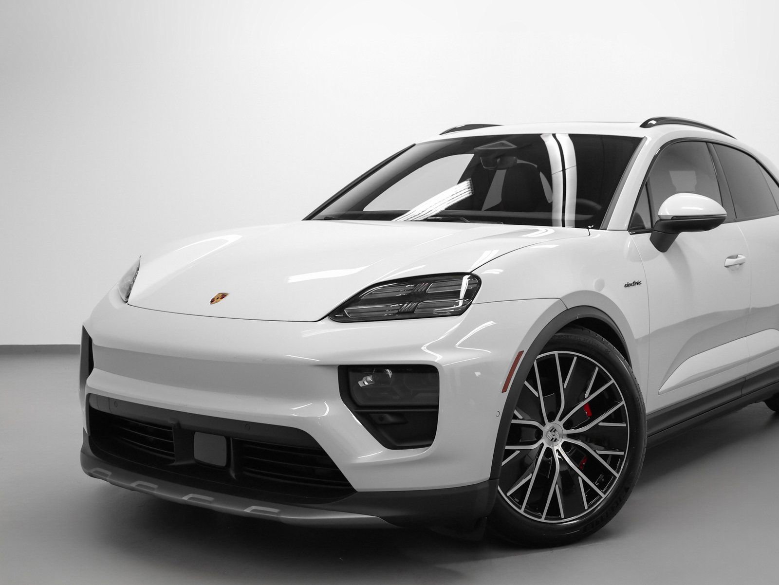 New 2025 Porsche Macan 4S Electric image 7