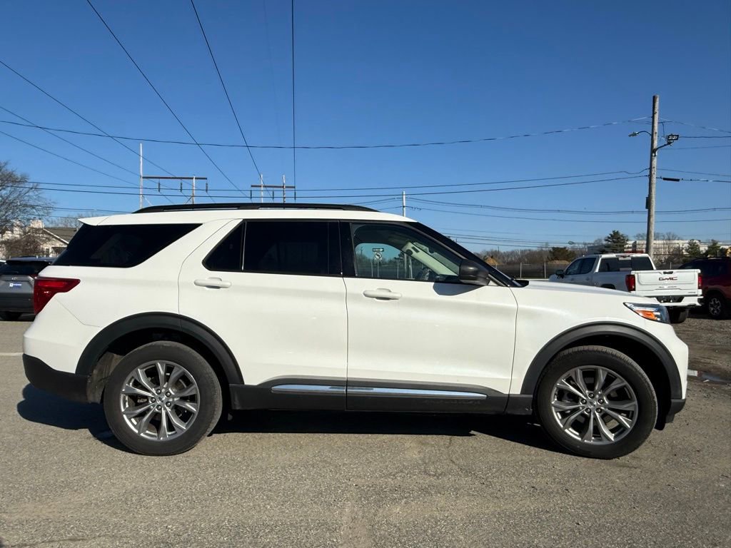 Used 2023 Ford Explorer XLT w/ Equipment Group 202A image 6