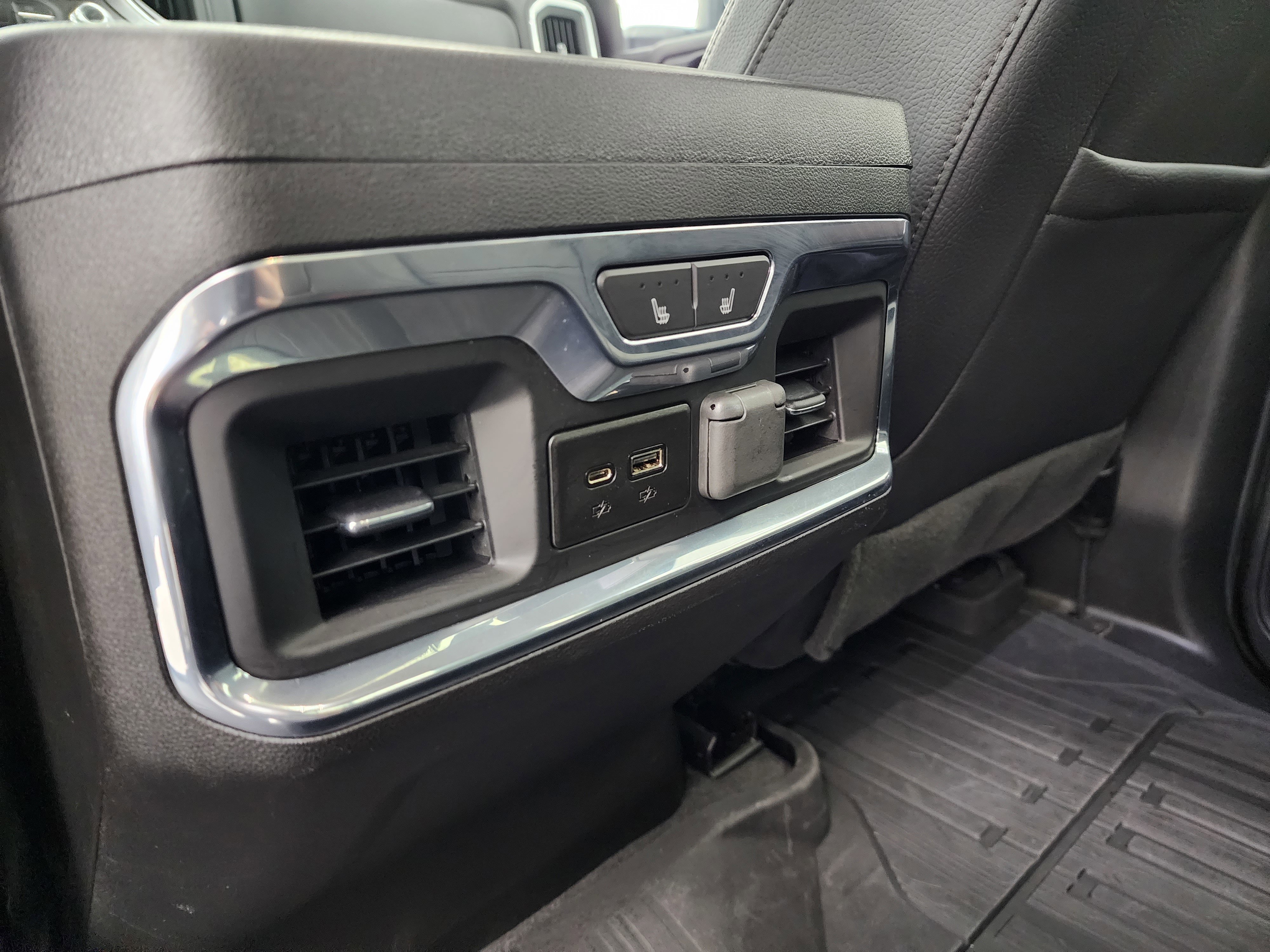 Used 2023 GMC Sierra 3500 Denali w/ Denali Ultimate Package image 44