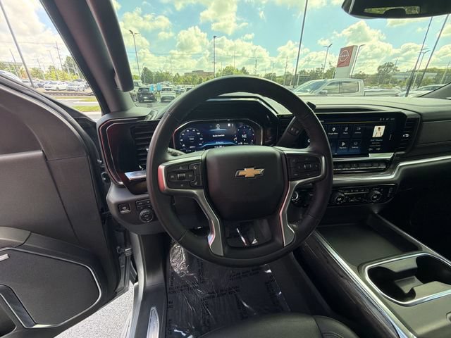 Used 2025 Chevrolet Silverado 2500 LTZ w/ LTZ Plus Package AWD/4WD image 14