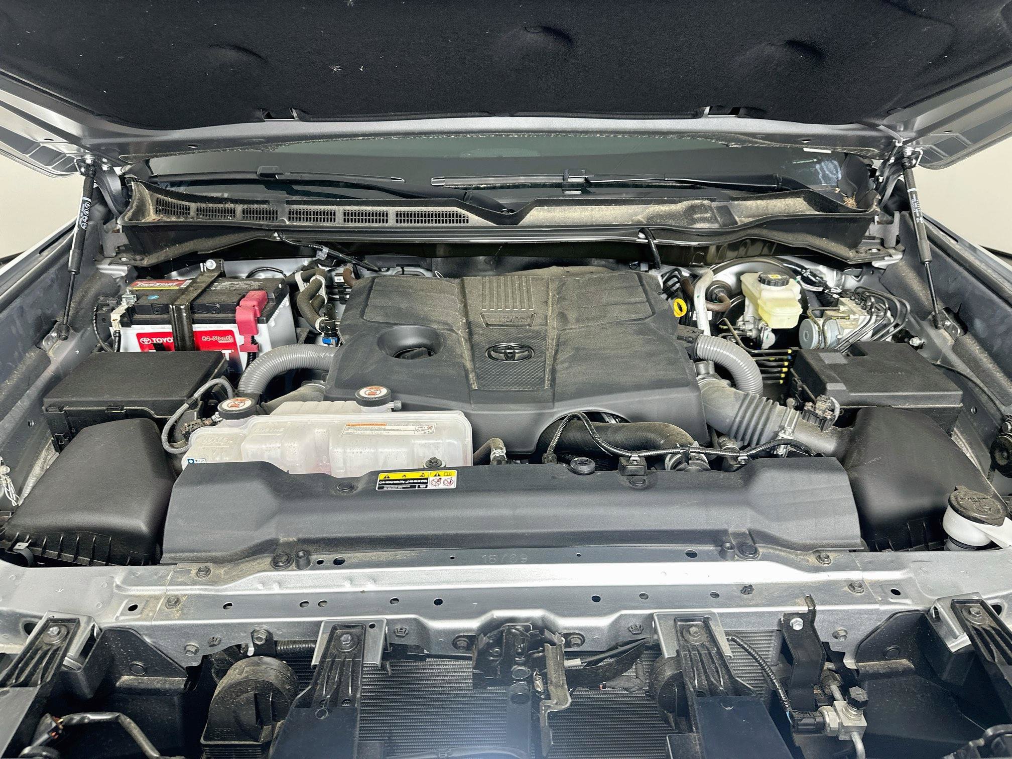 Used 2025 Toyota Tundra Limited AWD/4WD image 33