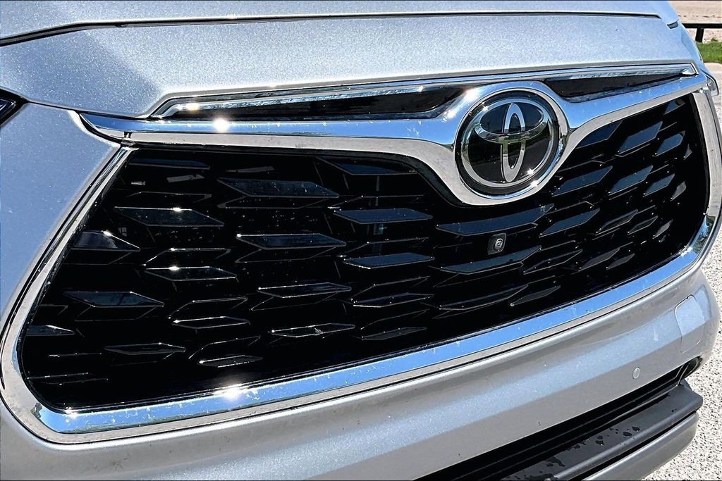 Used 2023 Toyota Highlander Platinum AWD/4WD image 29