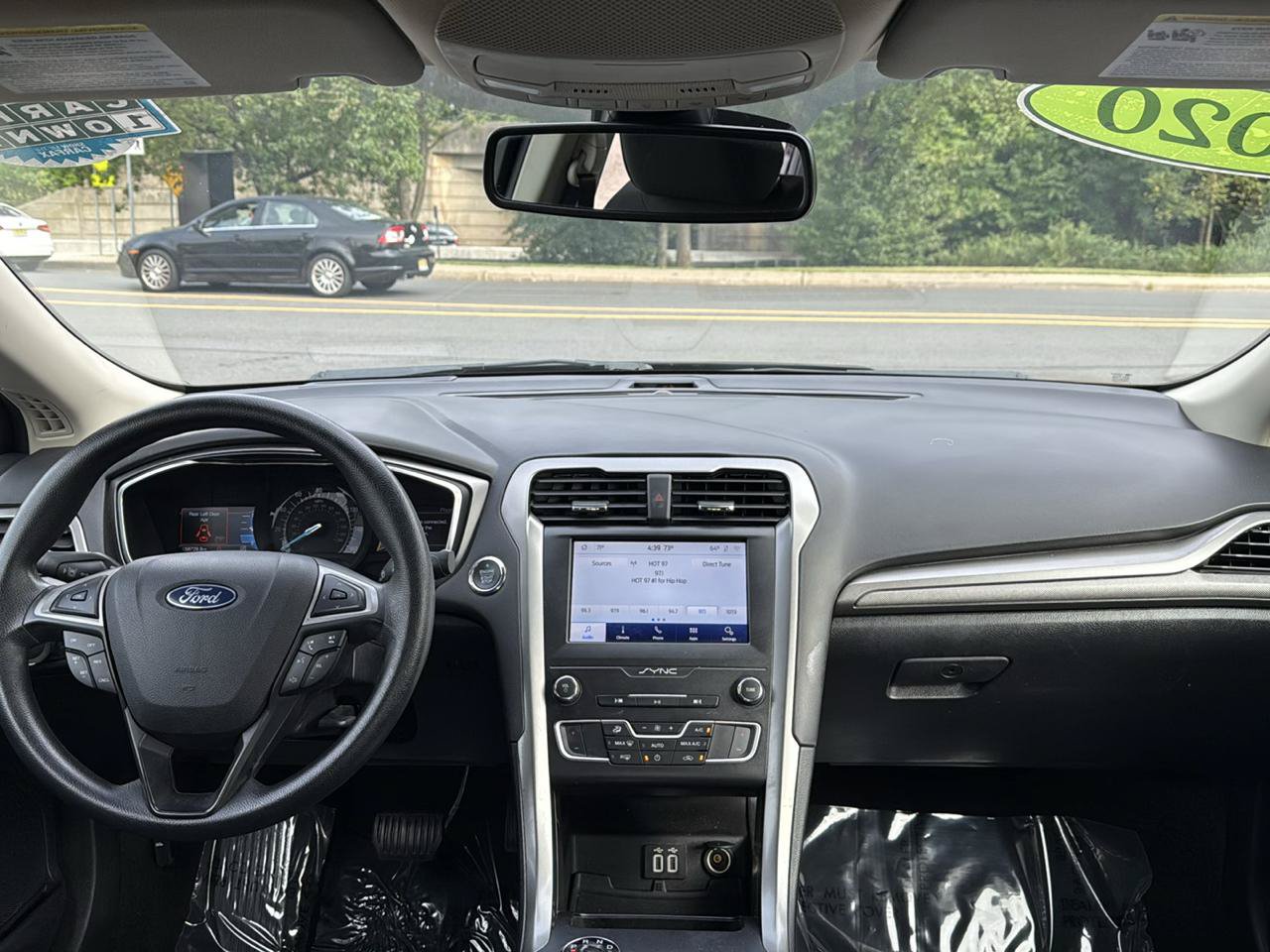 Used 2020 Ford Fusion SE FWD image 11