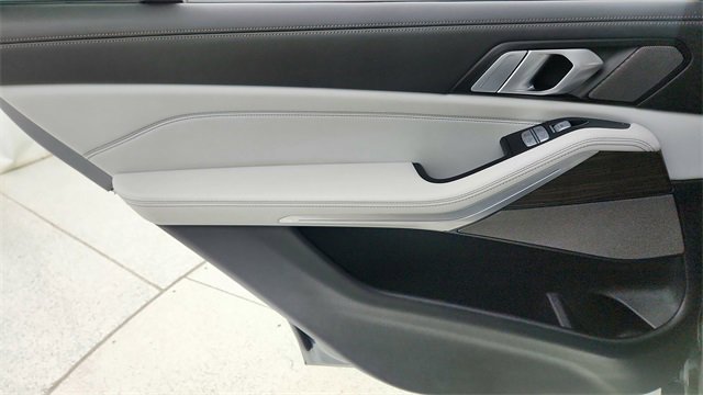 Used 2023 BMW X7 xDrive40i w/ M Sport Package image 36
