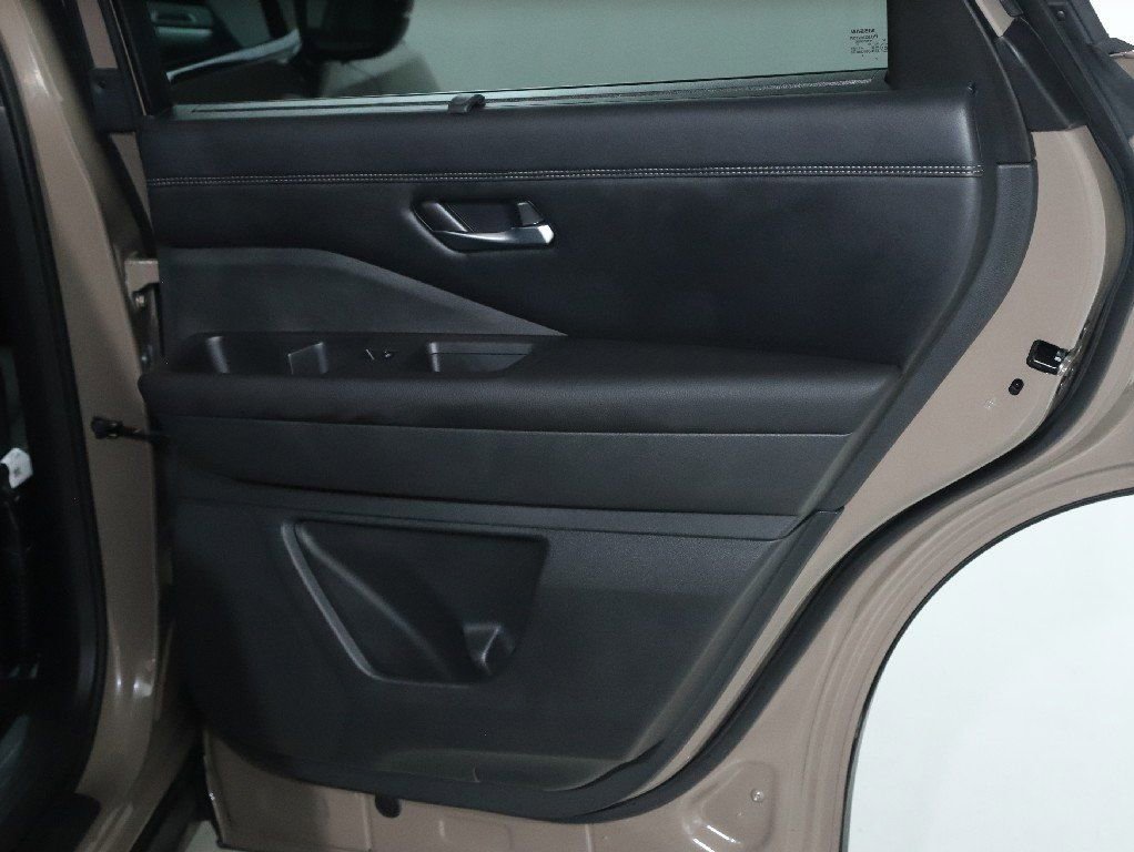 Certified 2024 Nissan Pathfinder Platinum image 37