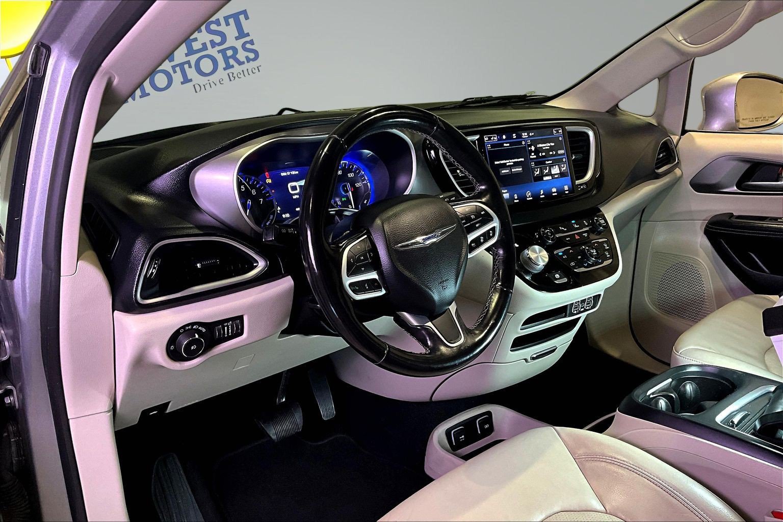 Used 2021 Chrysler Pacifica Touring-L FWD image 18