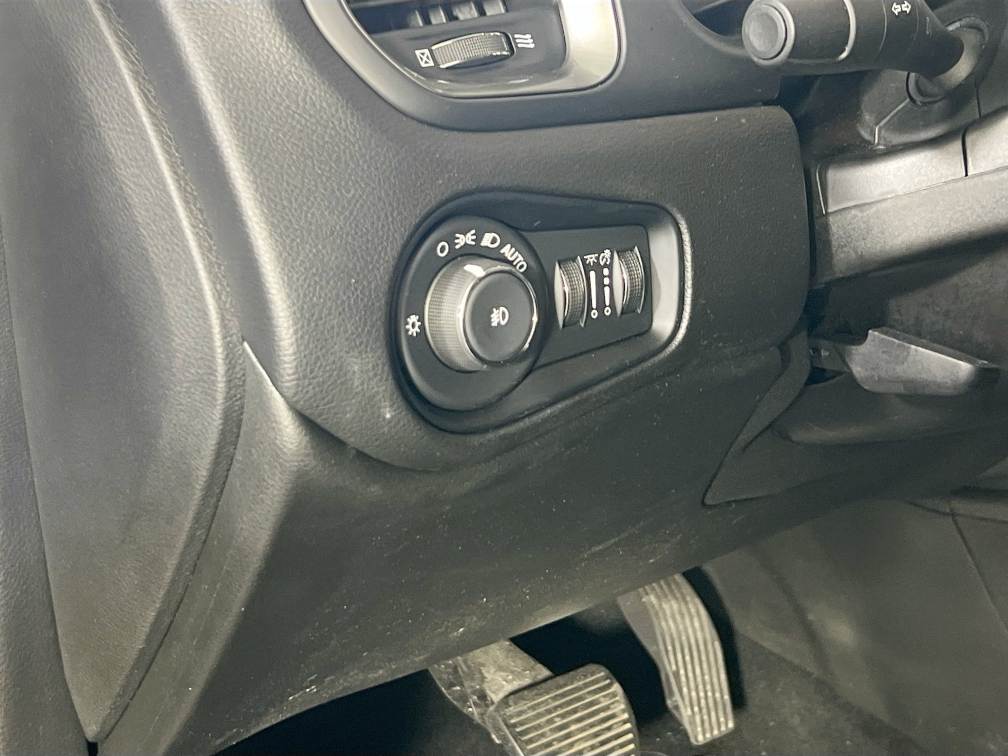 Used 2022 Jeep Renegade Latitude AWD/4WD image 10