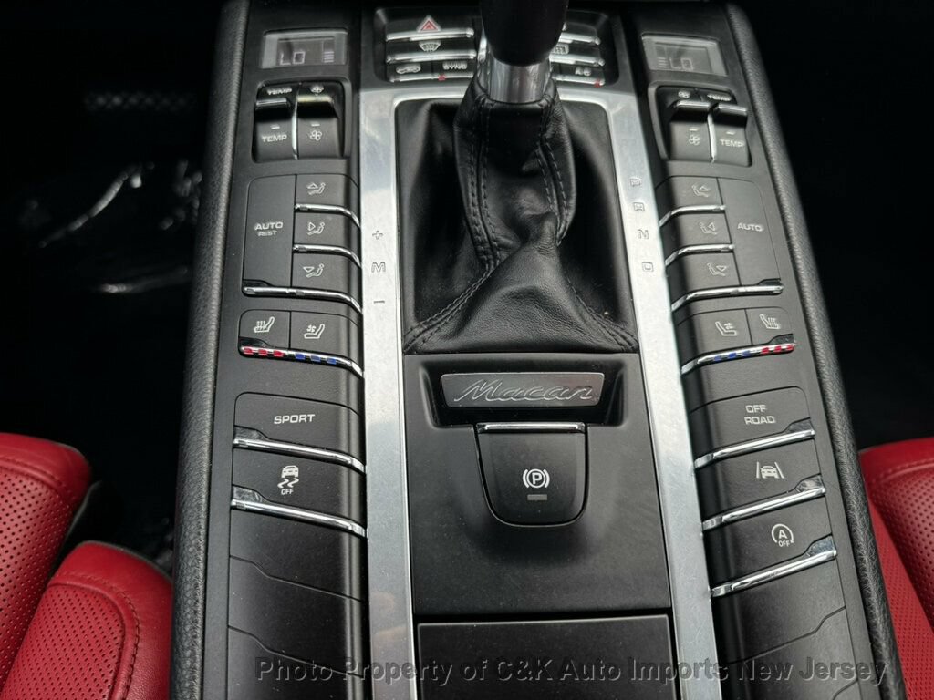 Used 2017 Porsche Macan AWD/4WD image 30