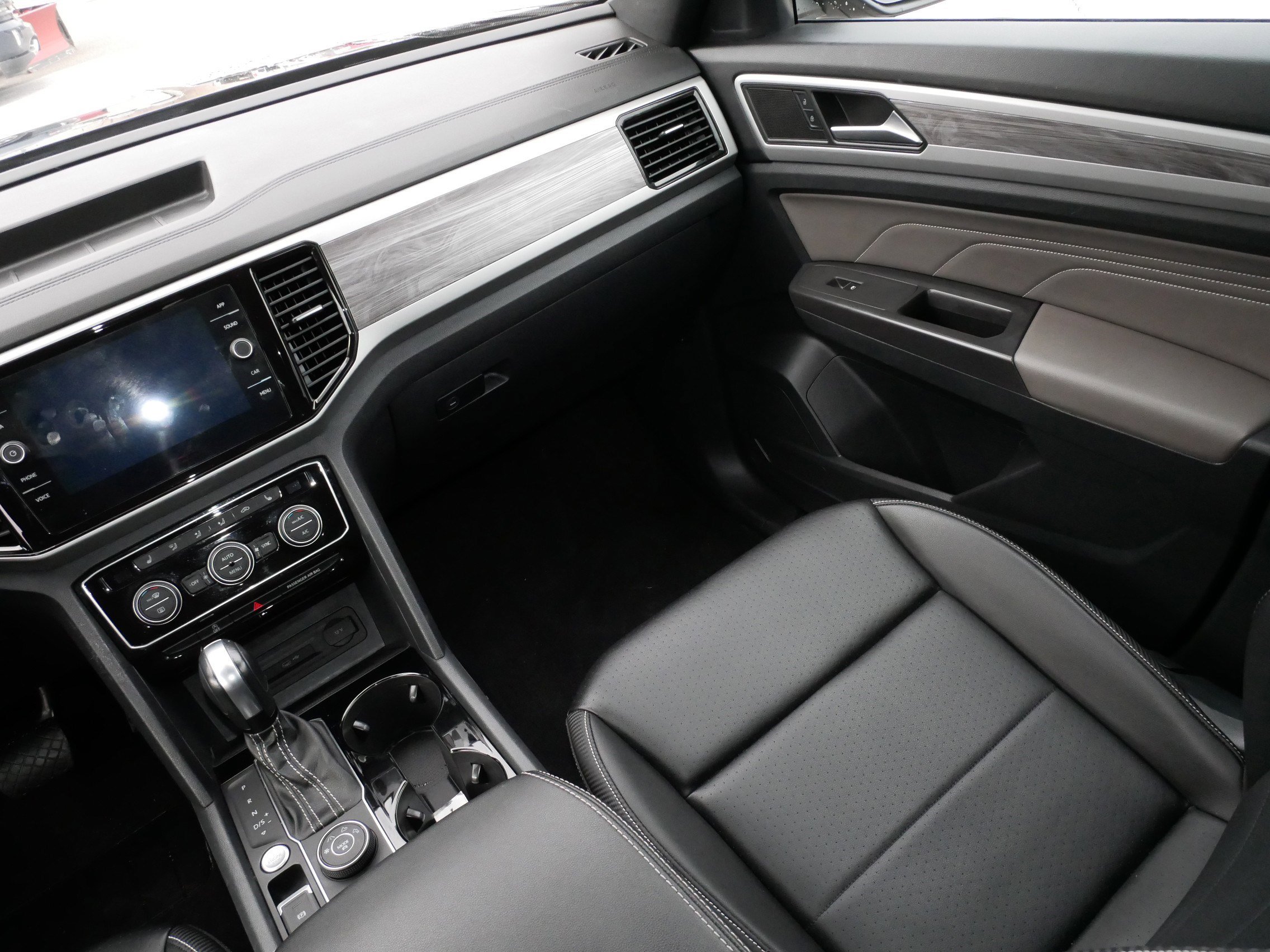 Certified 2023 Volkswagen Atlas Cross Sport SE image 11