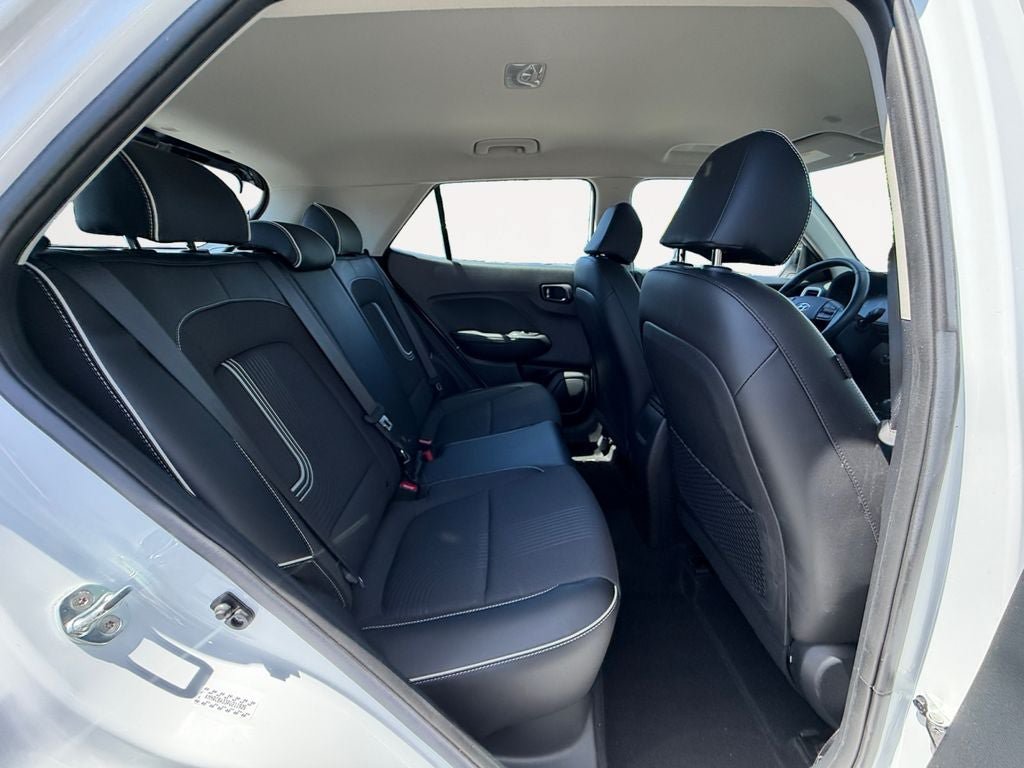 Used 2023 Hyundai Venue Limited FWD image 23