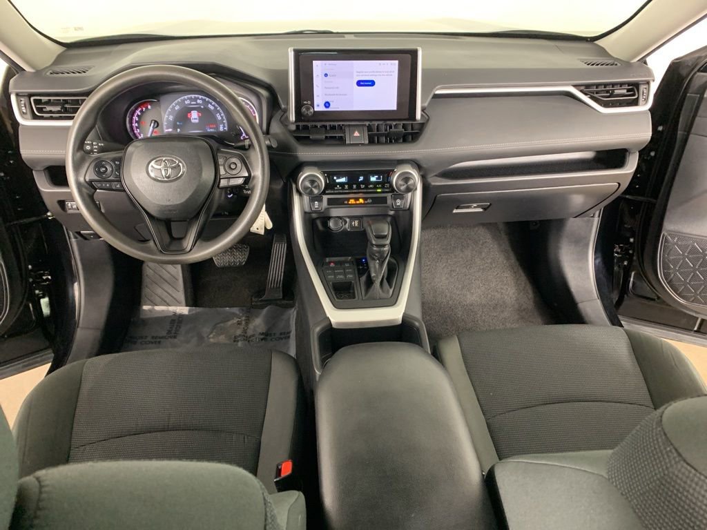 Used 2024 Toyota RAV4 LE image 31