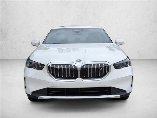 Used 2026 BMW i5 eDrive40 w/ Premium Package RWD image 5