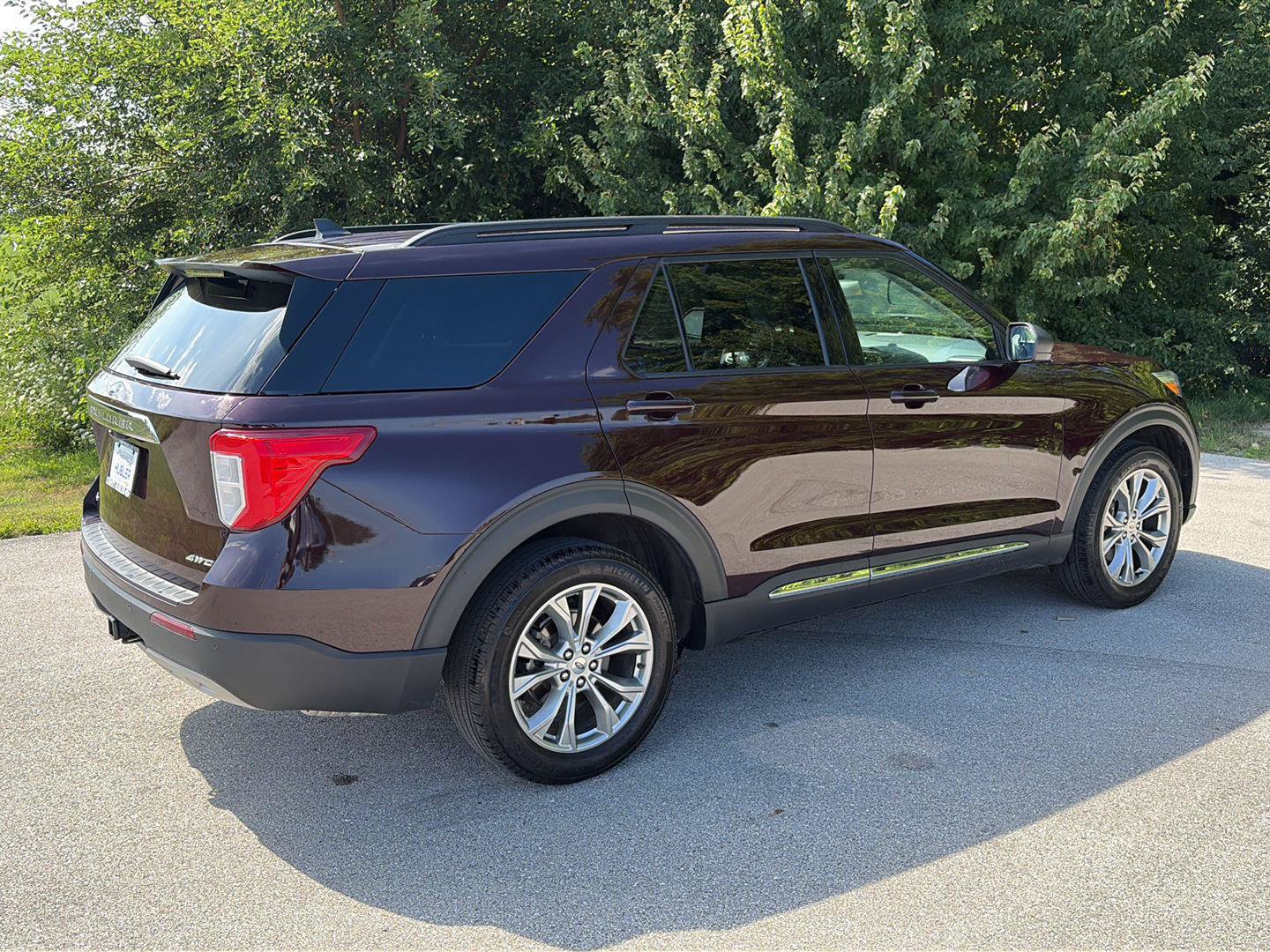 Used 2023 Ford Explorer XLT w/ Equipment Group 202A AWD/4WD image 5