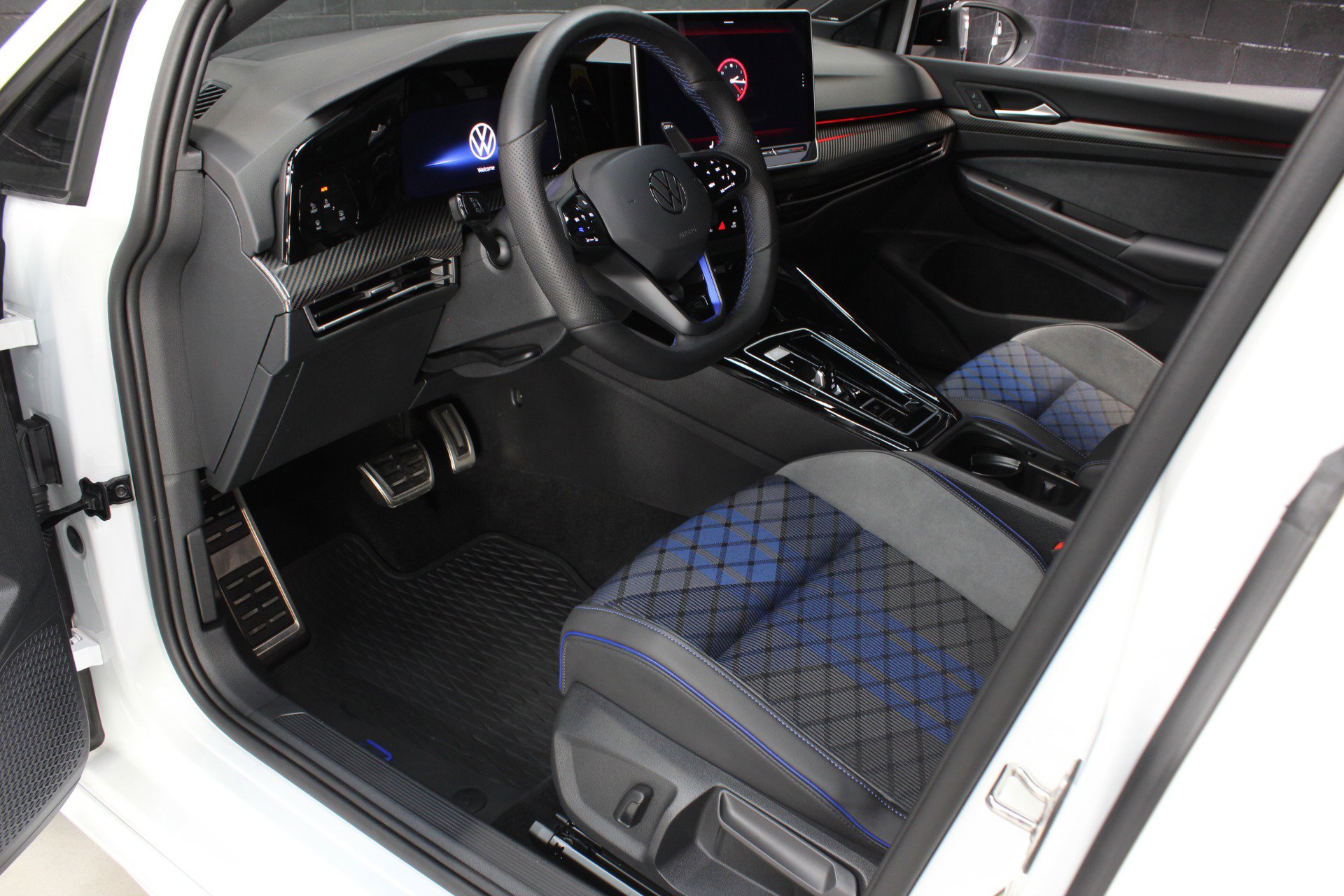 Used 2025 Volkswagen Golf R Black Edition w/ Euro Stye Package image 37