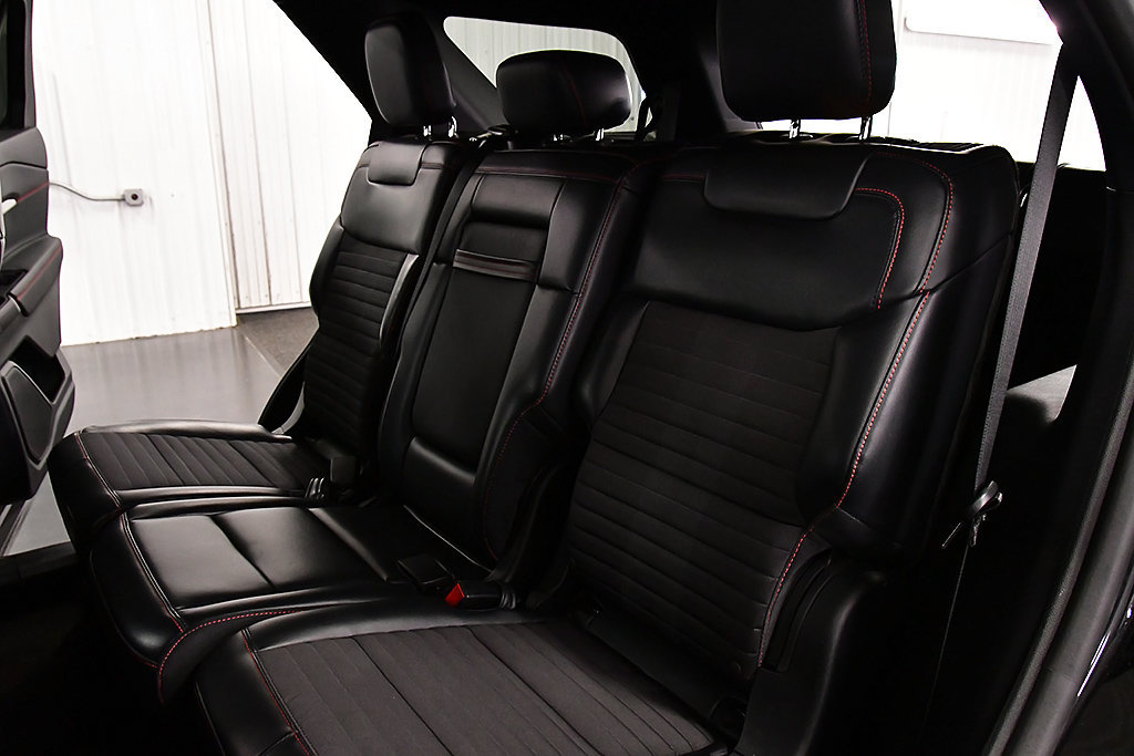 Used 2025 Ford Explorer ST-Line w/ ST-Line Street Pack AWD/4WD image 29
