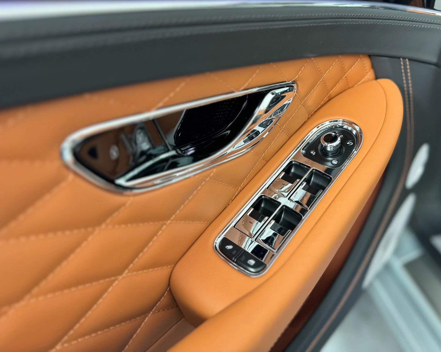 Used 2024 Bentley Continental GT Azure image 13