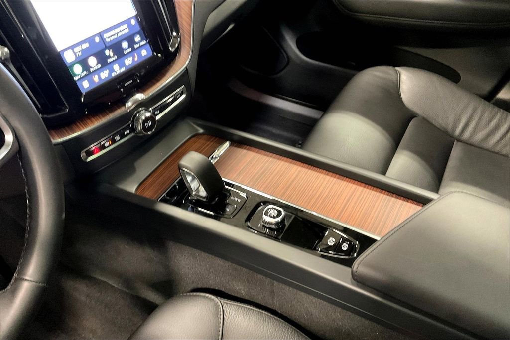 Used 2024 Volvo XC60 B5 Plus w/ Protection Package Premier image 17