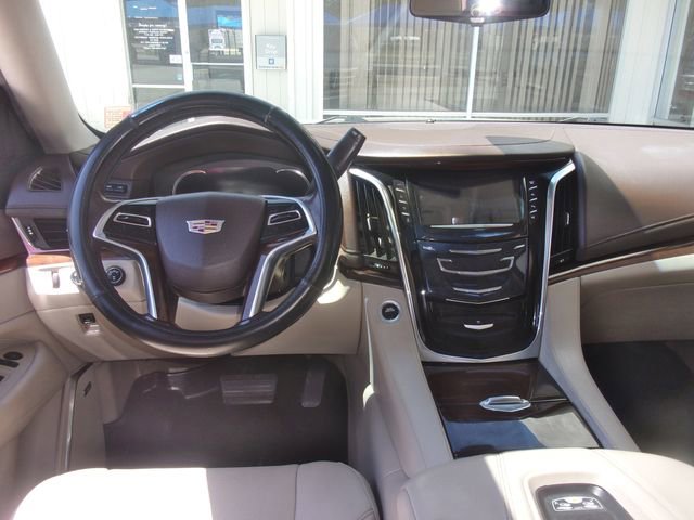 Used 2017 Cadillac Escalade ESV Premium Luxury AWD/4WD image 8