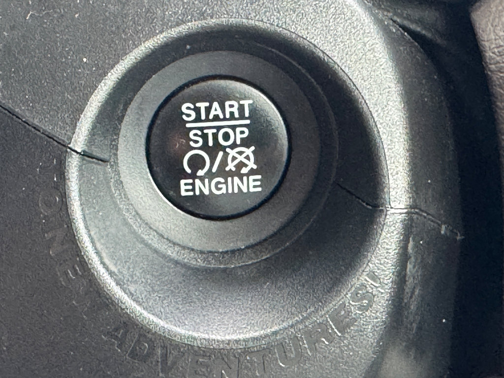 Used 2016 Jeep Renegade Latitude w/ Advanced Technology Group image 19