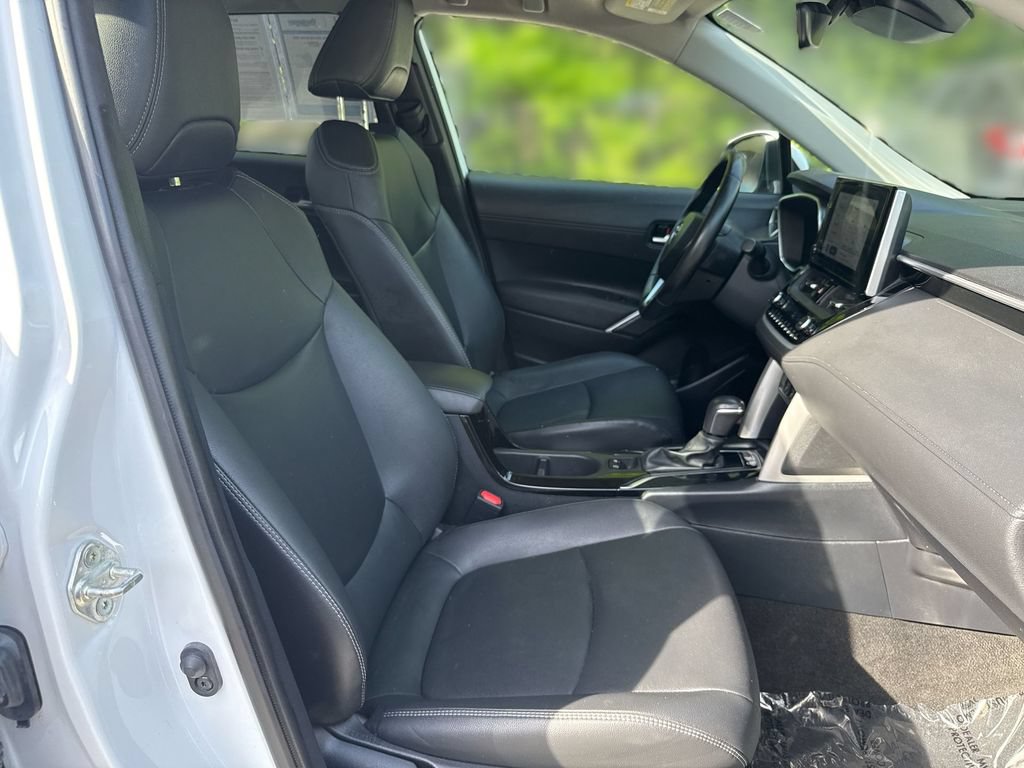 Used 2023 Toyota Corolla Cross XLE AWD/4WD image 24