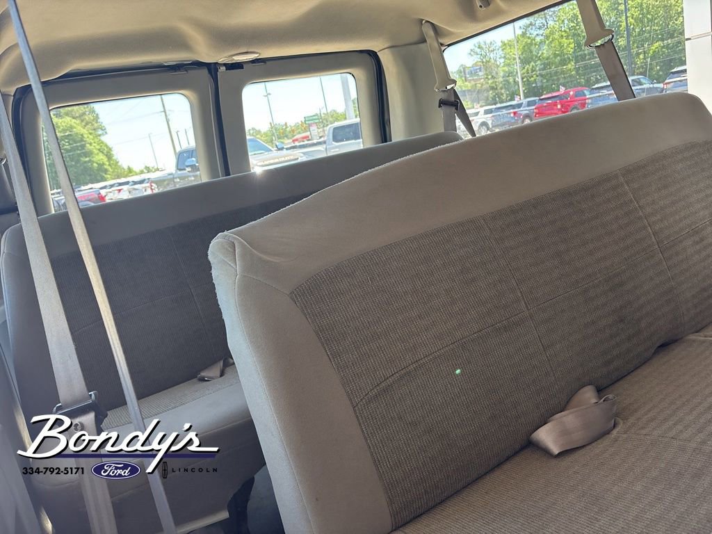Used 2005 Ford E-350 and Econoline 350 Super Duty Wagon RWD image 5