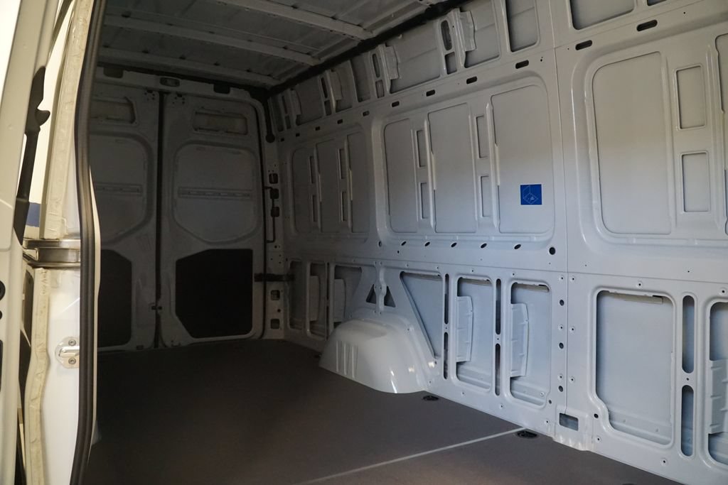 New 2025 Mercedes-Benz eSprinter 170 Cargo image 9