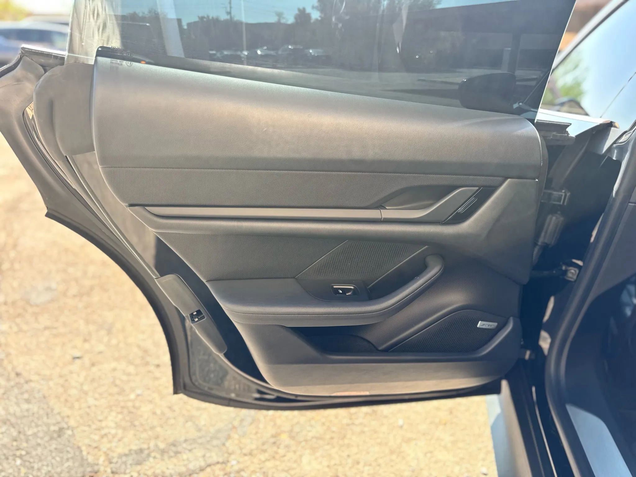 Used 2020 Porsche Taycan 4S w/ Premium Package image 15