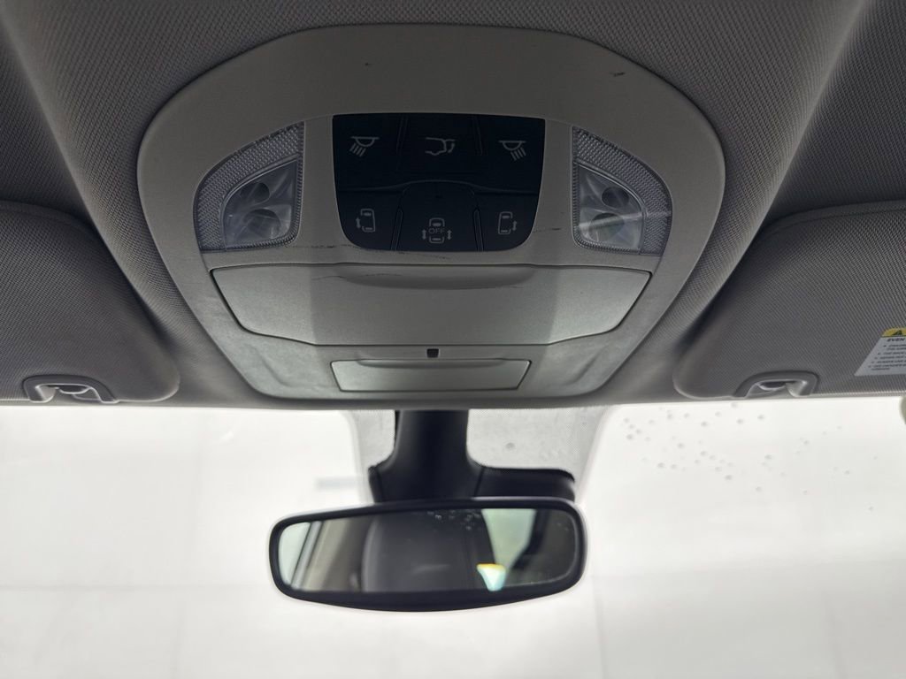 Used 2024 Chrysler Pacifica Touring-L FWD image 32