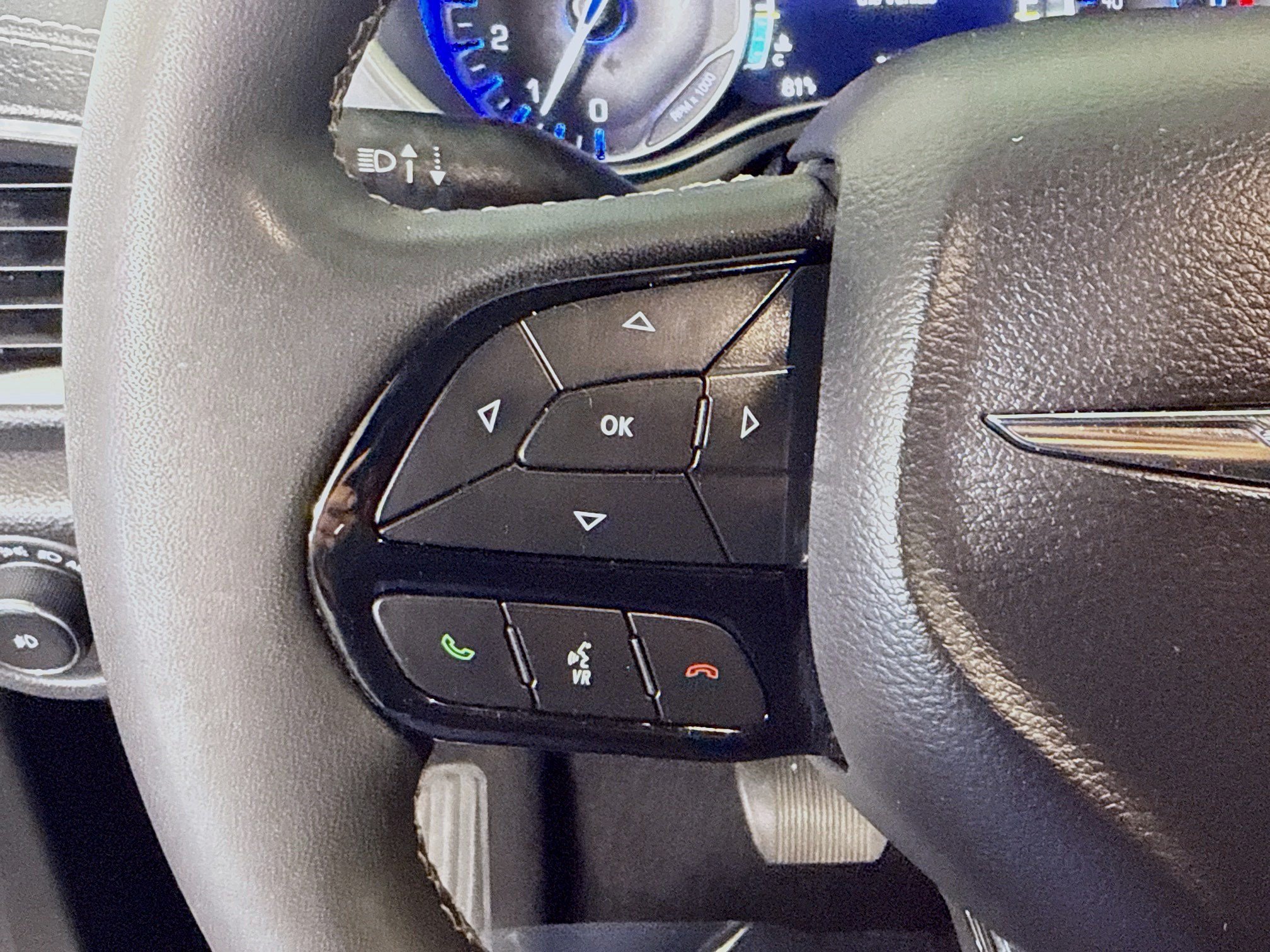 Used 2023 Chrysler Pacifica Touring FWD image 14