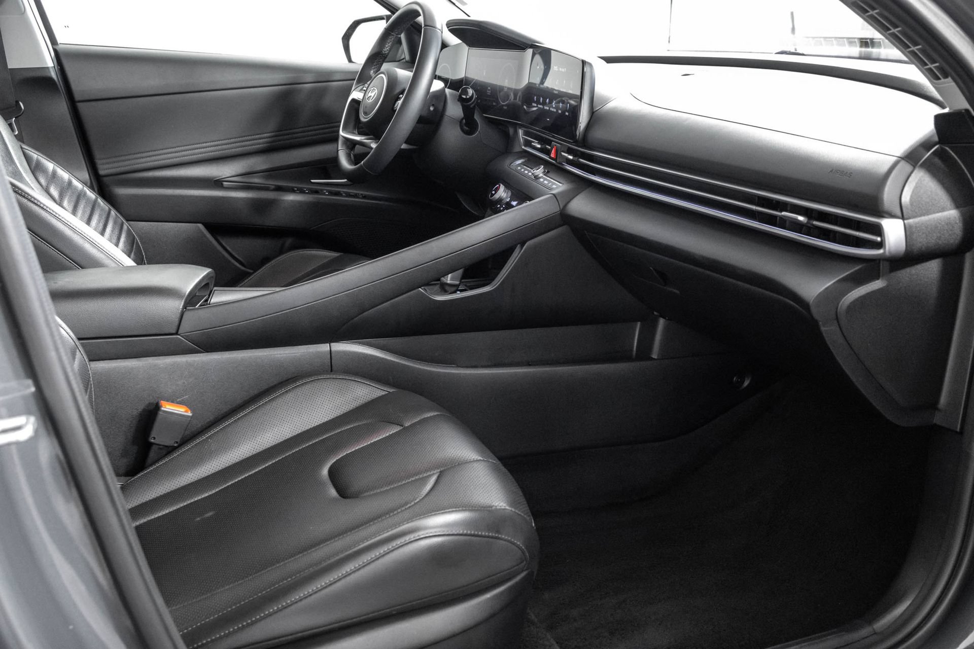 Used 2025 Hyundai Elantra Limited FWD image 42