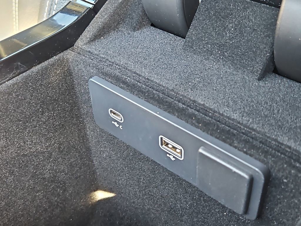 Used 2023 Land Rover Range Rover Velar R-Dynamic S image 19