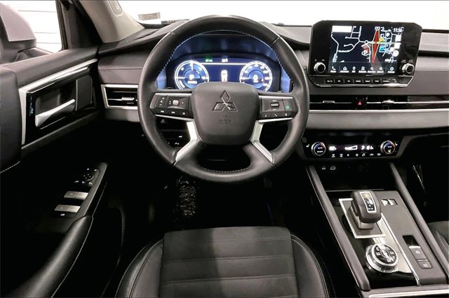 Used 2024 Mitsubishi Outlander SE image 5