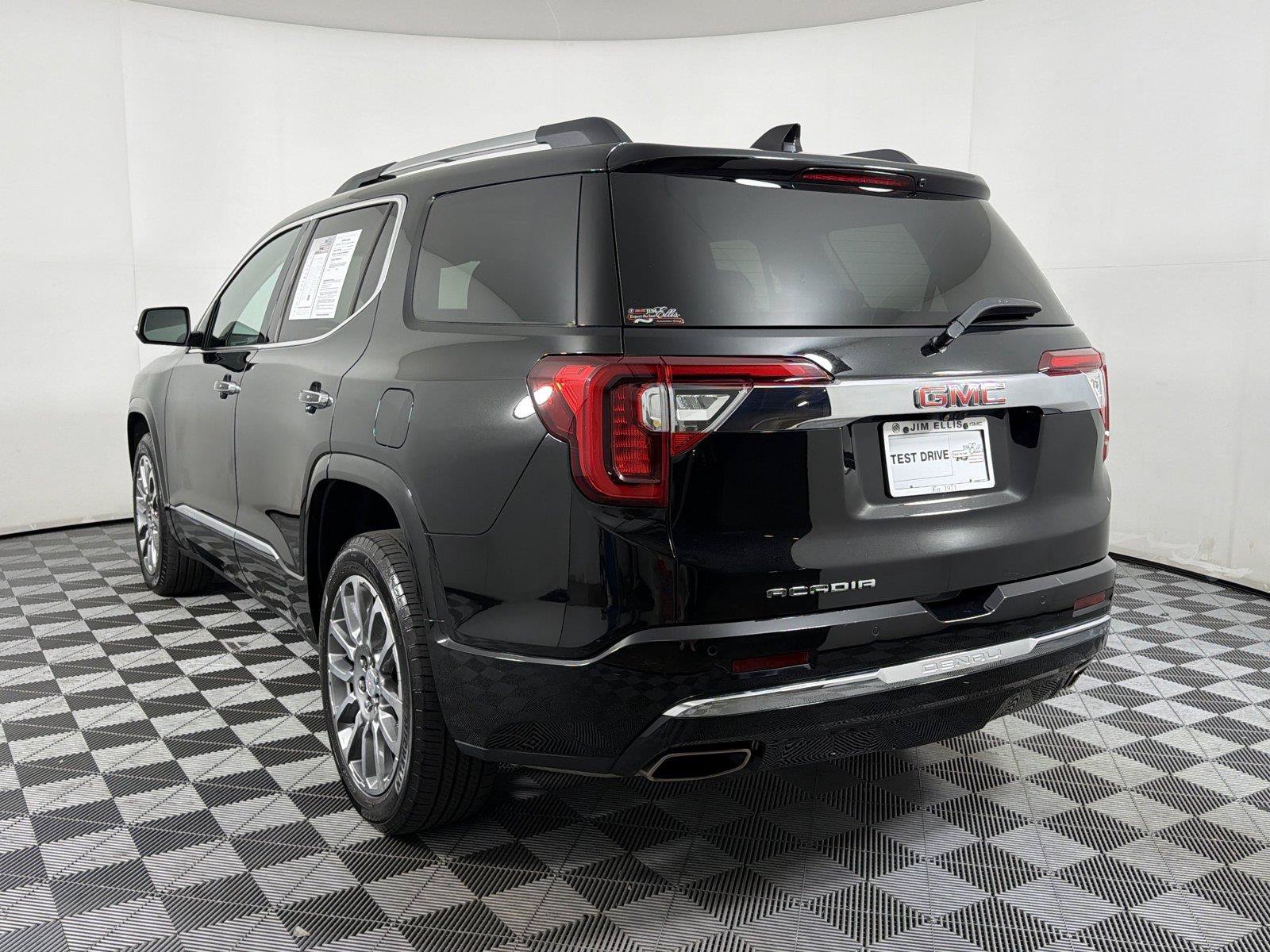 Certified 2023 GMC Acadia Denali w/ Denali Ultimate Package FWD image 4