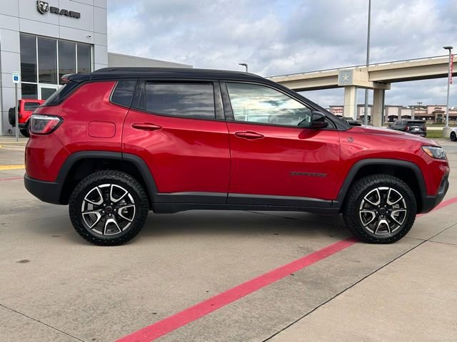 Used 2025 Jeep Compass Trailhawk AWD/4WD image 14