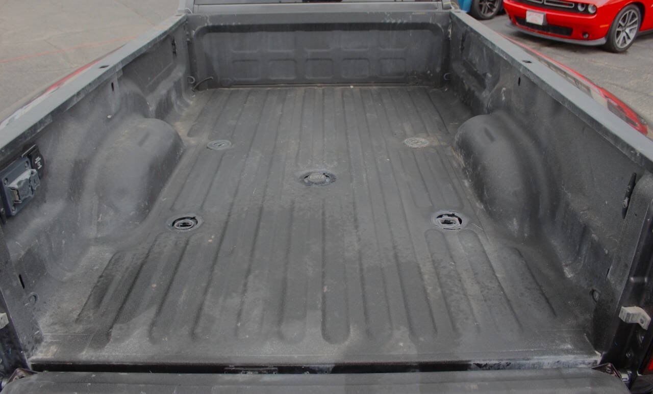 Used 2024 RAM 3500 Big Horn w/ Night Edition AWD/4WD image 18