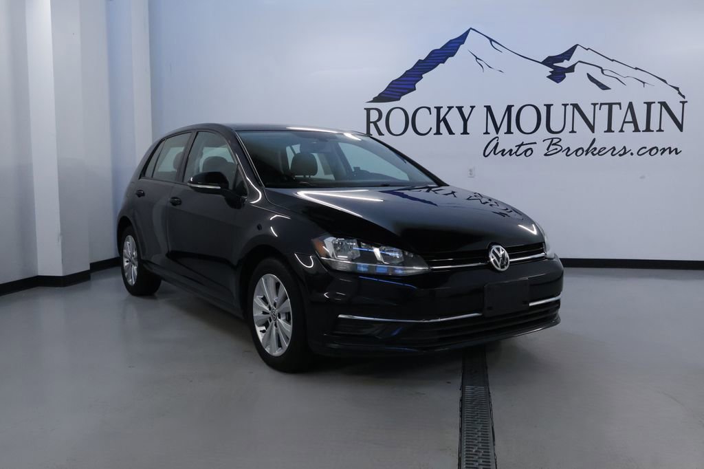 Used 2021 Volkswagen Golf 4-Door image 1