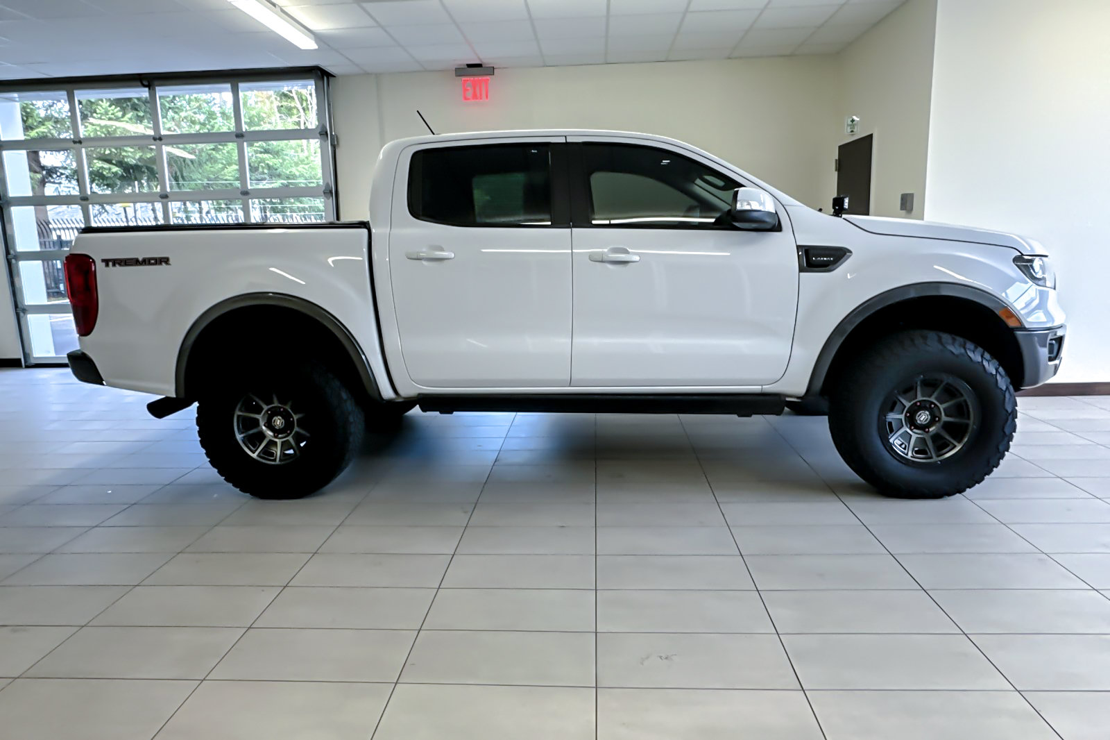 Used 2023 Ford Ranger Lariat w/ Tremor Off-Road Package AWD/4WD image 3